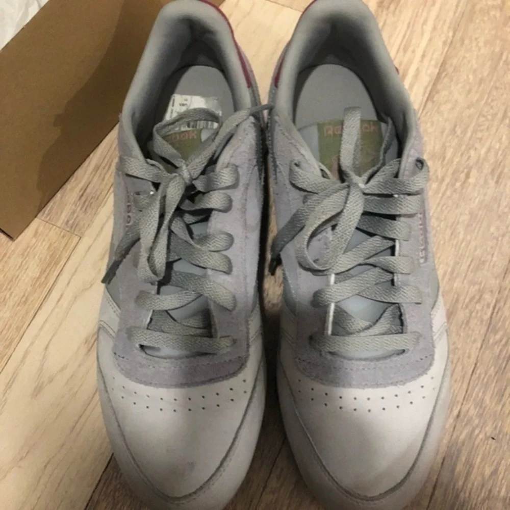 Reebok UNISEX Classic Sneaker Size 11 Like New